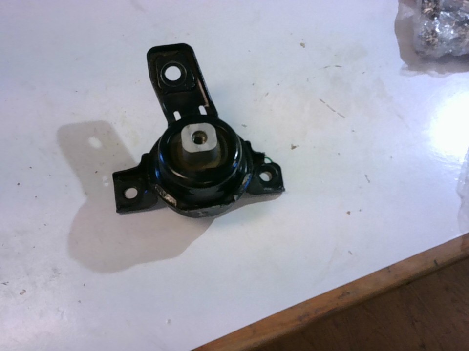 SOPORTE DE MOTOR DERECHO LADO CAJA Chevrolet Sail 2021