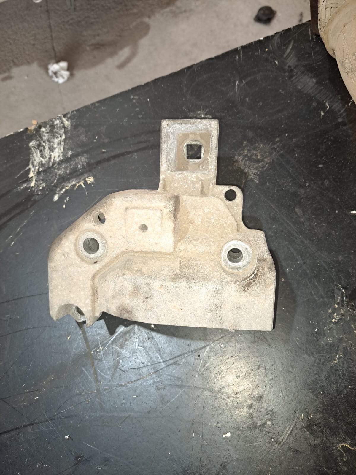 PORTA SOPORTE DE ALUMNIO LADO DERECHO Renault Clio 2006