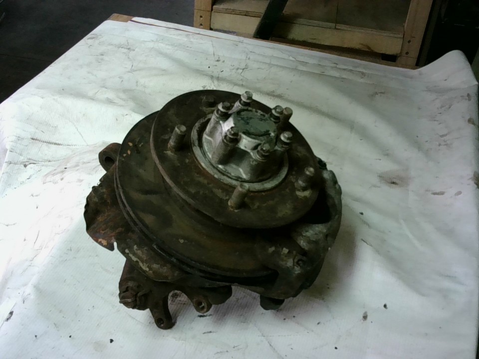 MASA DELANTERA DERECHA 4X4 CON CUBOS Y CALIPER Kia K2500 Frontier 2001
