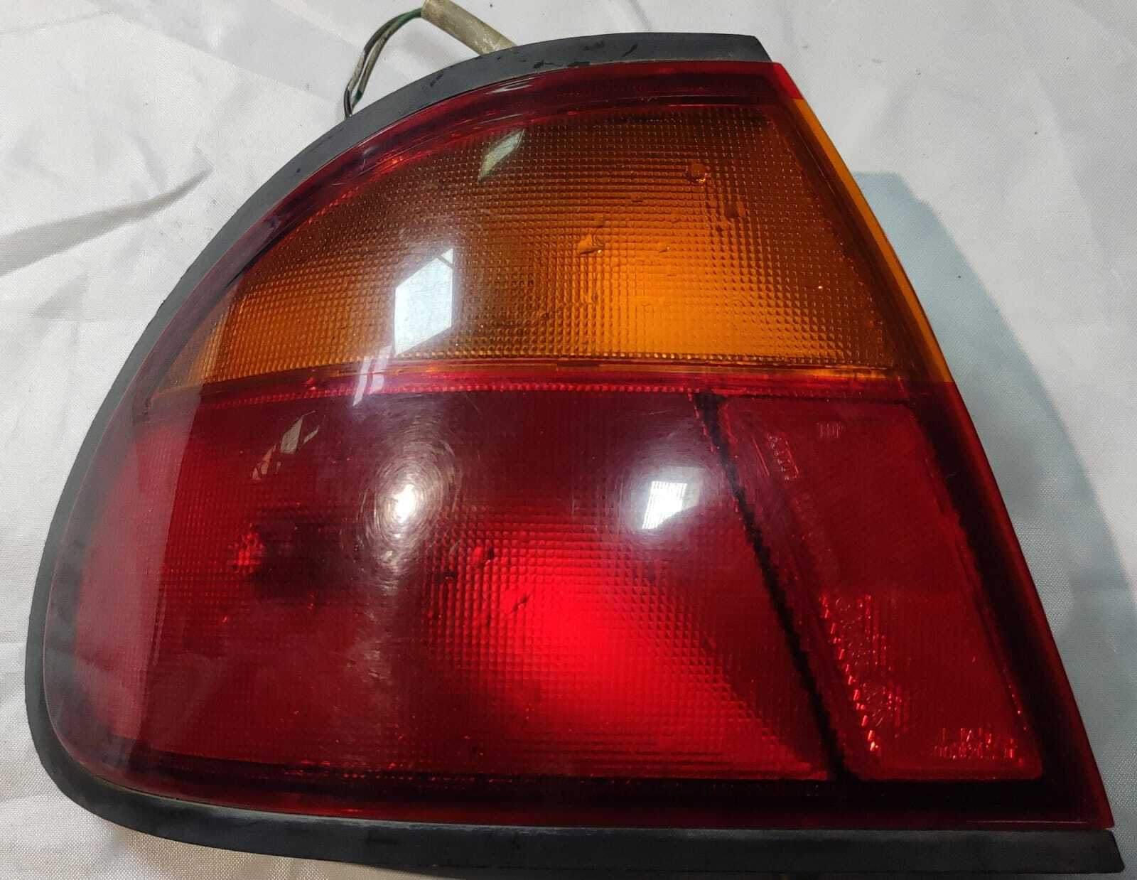 FOCO TRASERO IZQUIERDO Mazda ARTIS 1997