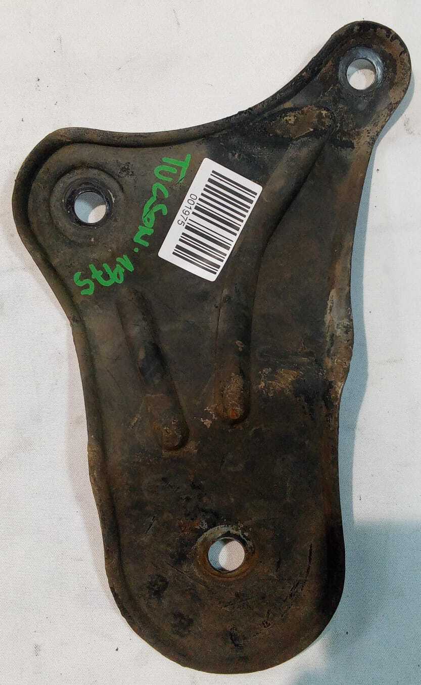 SOPORTE BANDEJAS DERECHA Hyundai Tucson 2007