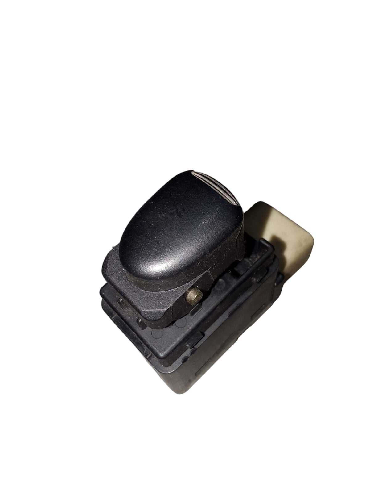 BOTON ALZAVIDRIO DELANTERA DERECHA Daewoo Lanos 2003