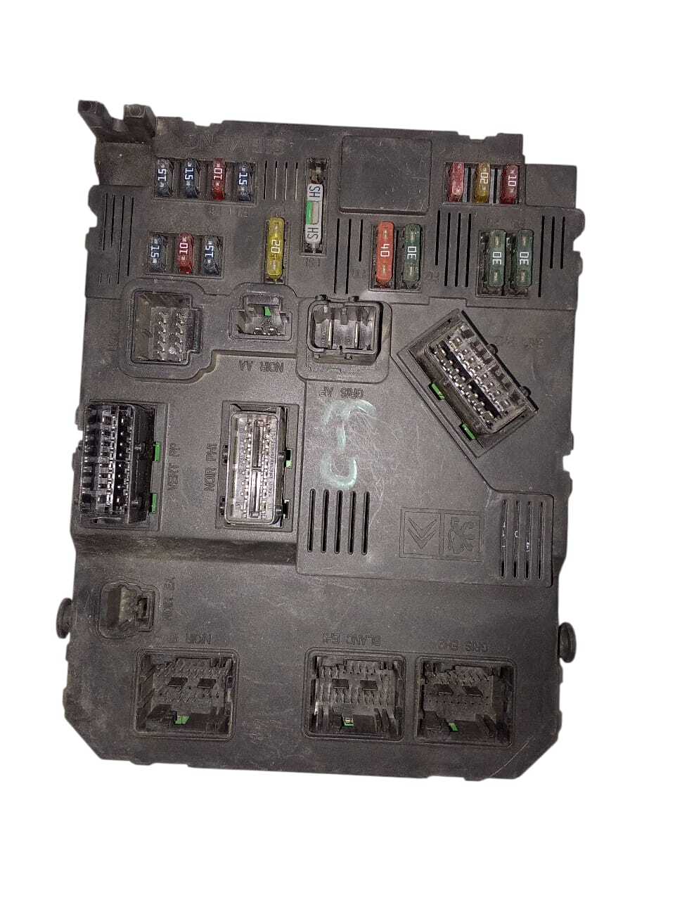 ARNES CAJA FUSIBLES INTERIOR Citroen C3 2004