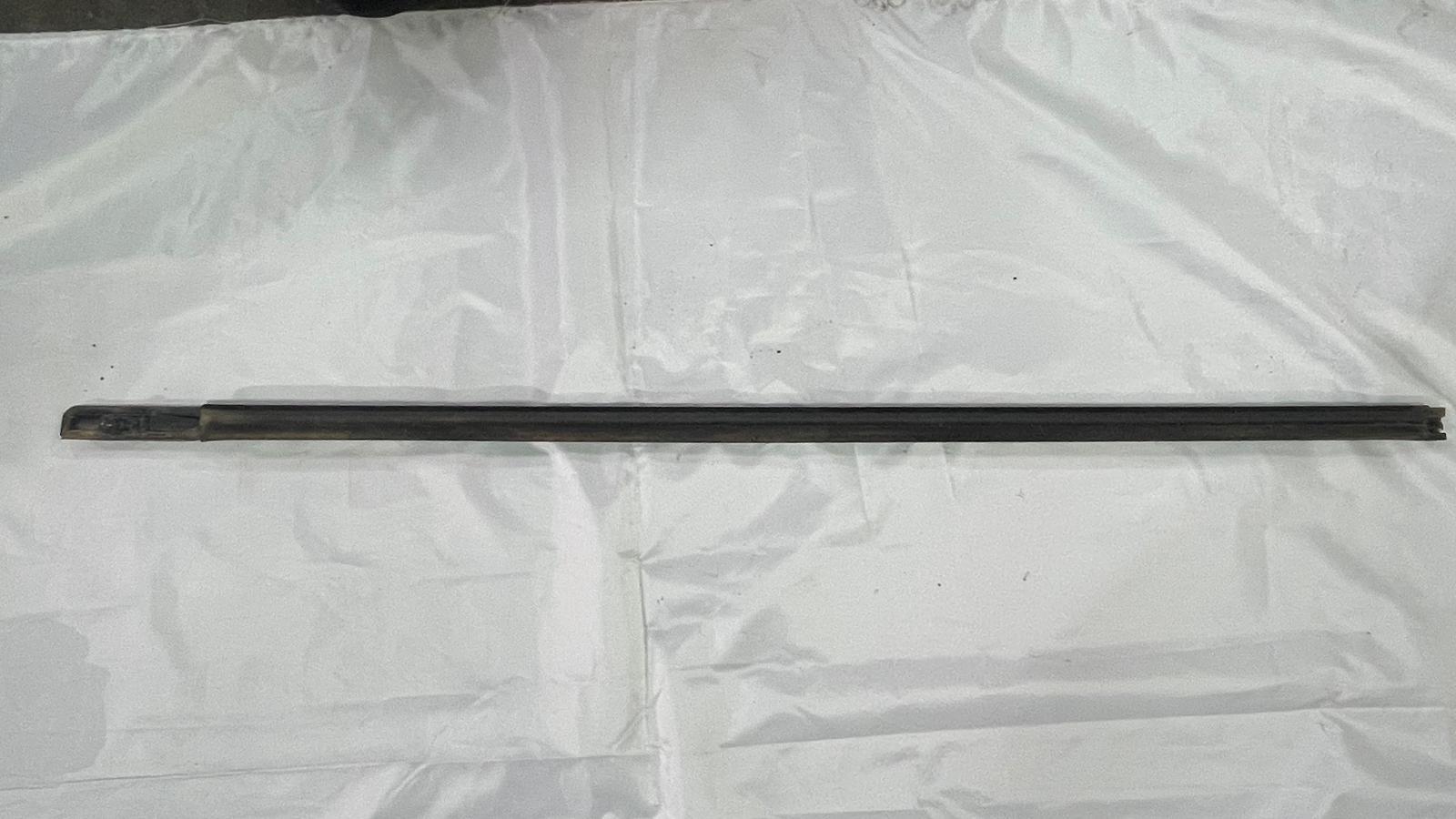MOLDURA SUJETAVIDRIO PUERTA DELANTERA DERECHA Chevrolet Groove 2021