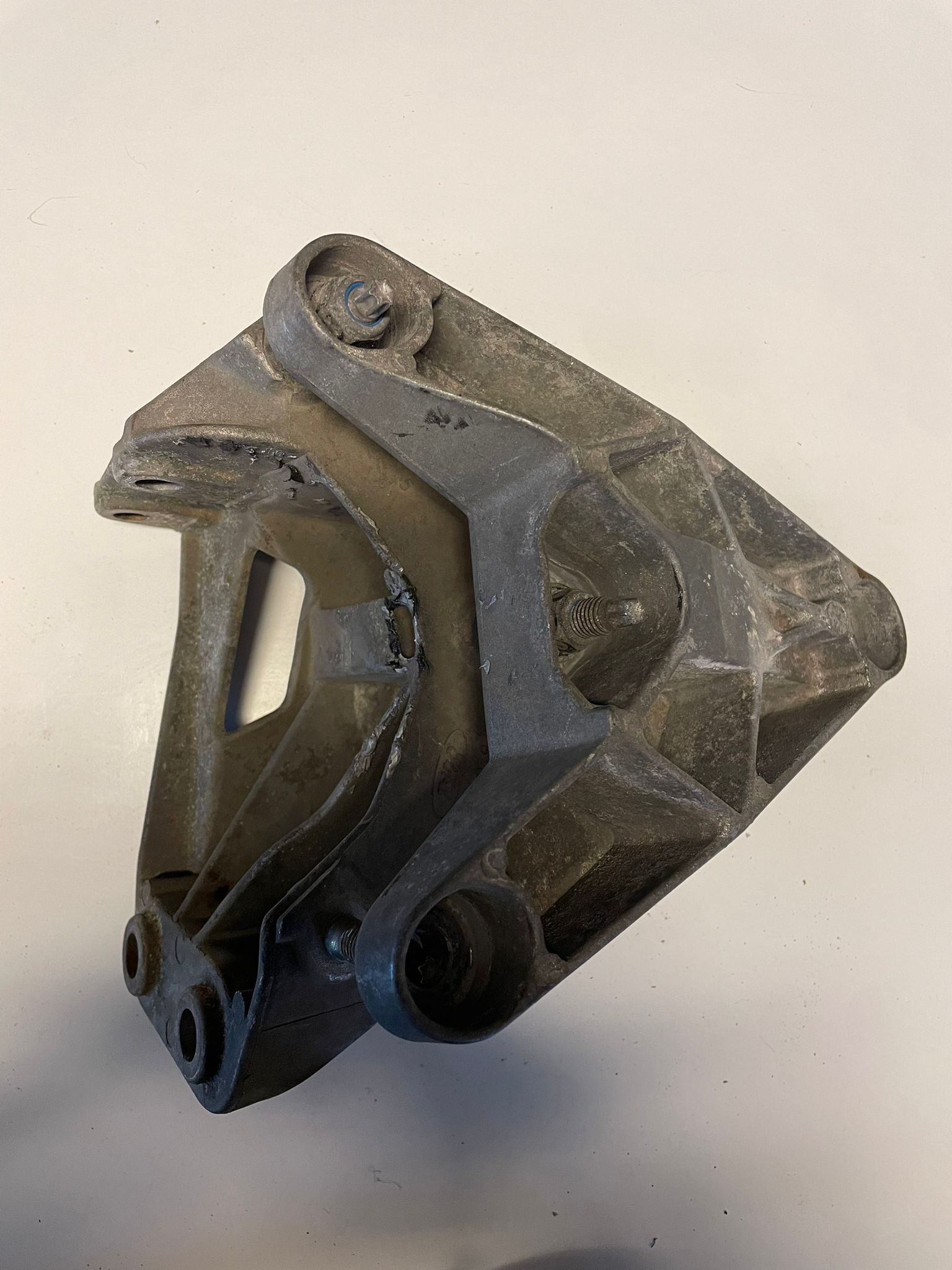 SOPORTE DE MOTOR IZQUIERDO Ford Fiesta 1998